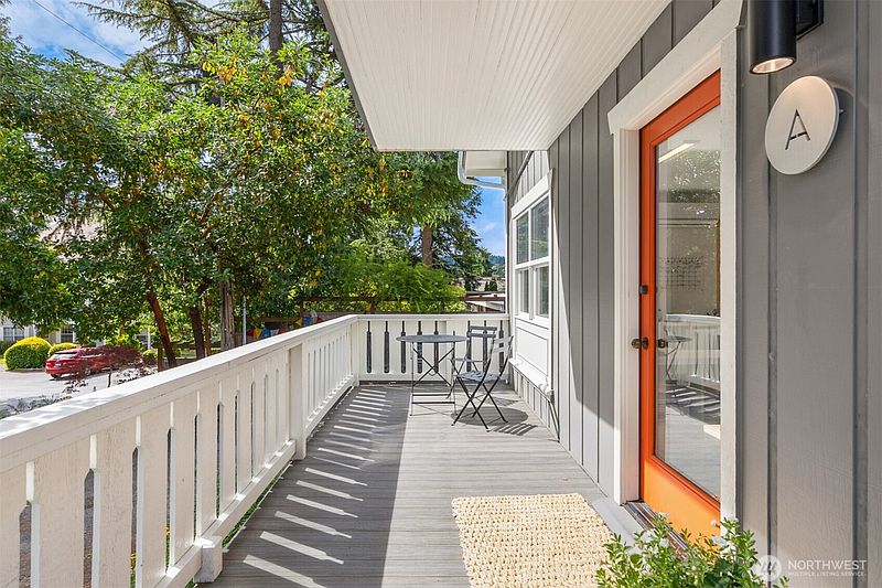 4th image of 151 Finch Place SW