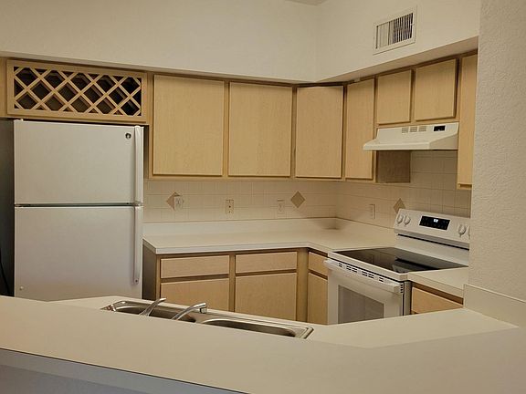 2nd image of 826 Camargo Way Unit 308