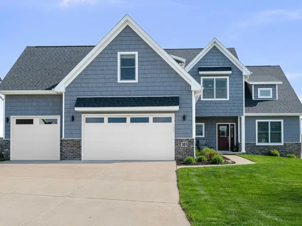 301 Madison Dr, Riverdale, IA 52722