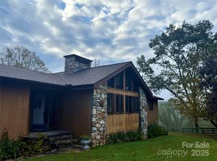 725 Ridge Rd, Spruce Pine, NC 28777