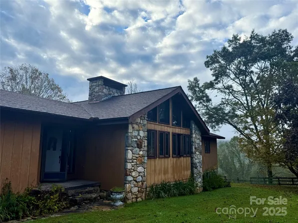 725 Ridge Rd, Spruce Pine, NC 28777