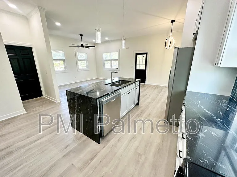 1121 Zeigler St #B — Photo 10