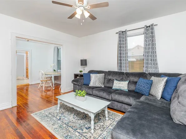 1348 New Hope Rd, Staunton, VA 24401
