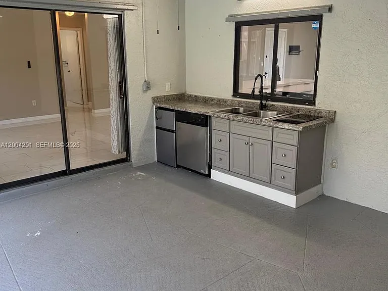 1325 SW 28th St — Photo 18