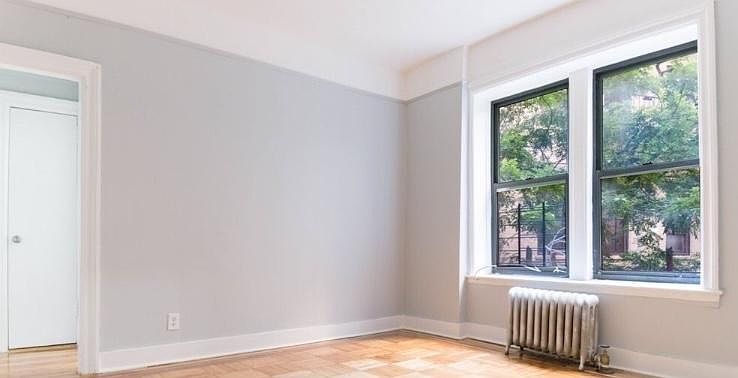 2nd image of 2015 Foster Ave