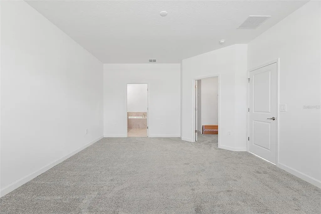 4 bed, 3.5 bath, 2469 sqft, $2,725 — Photo 4