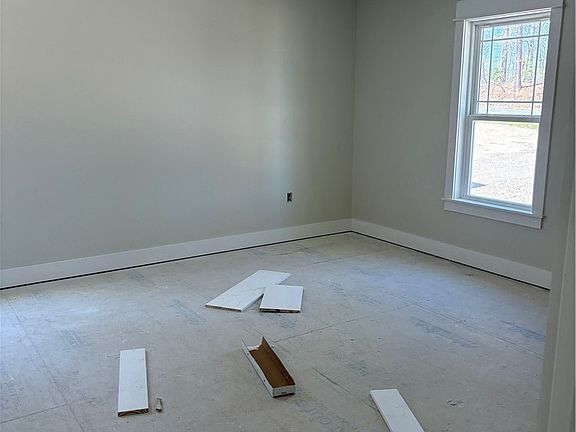 4th image of 210 Mill Rd