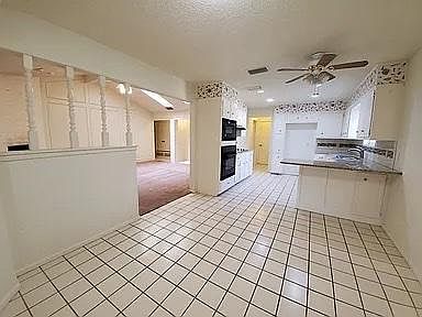 4th image of 2902 Wydewood Dr
