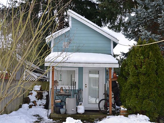 3rd image of 2952 Janet Ave