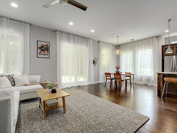 5th image of 1905 Westridge Dr #B