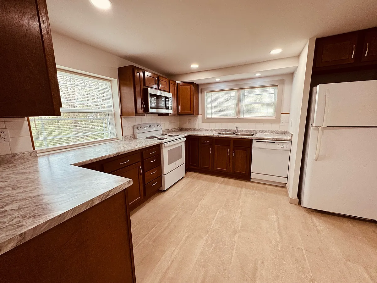 Building Photo - 233 Willowdale Rd #1