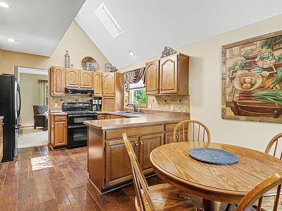 5th image of 23655 Ridgemont Ln