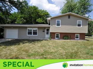 346 Blackhawk Dr, Carol Stream, IL 60188