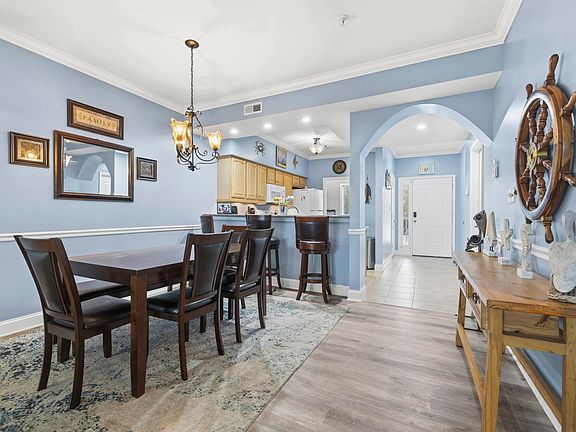 4th image of 407 24th Ave. N #102