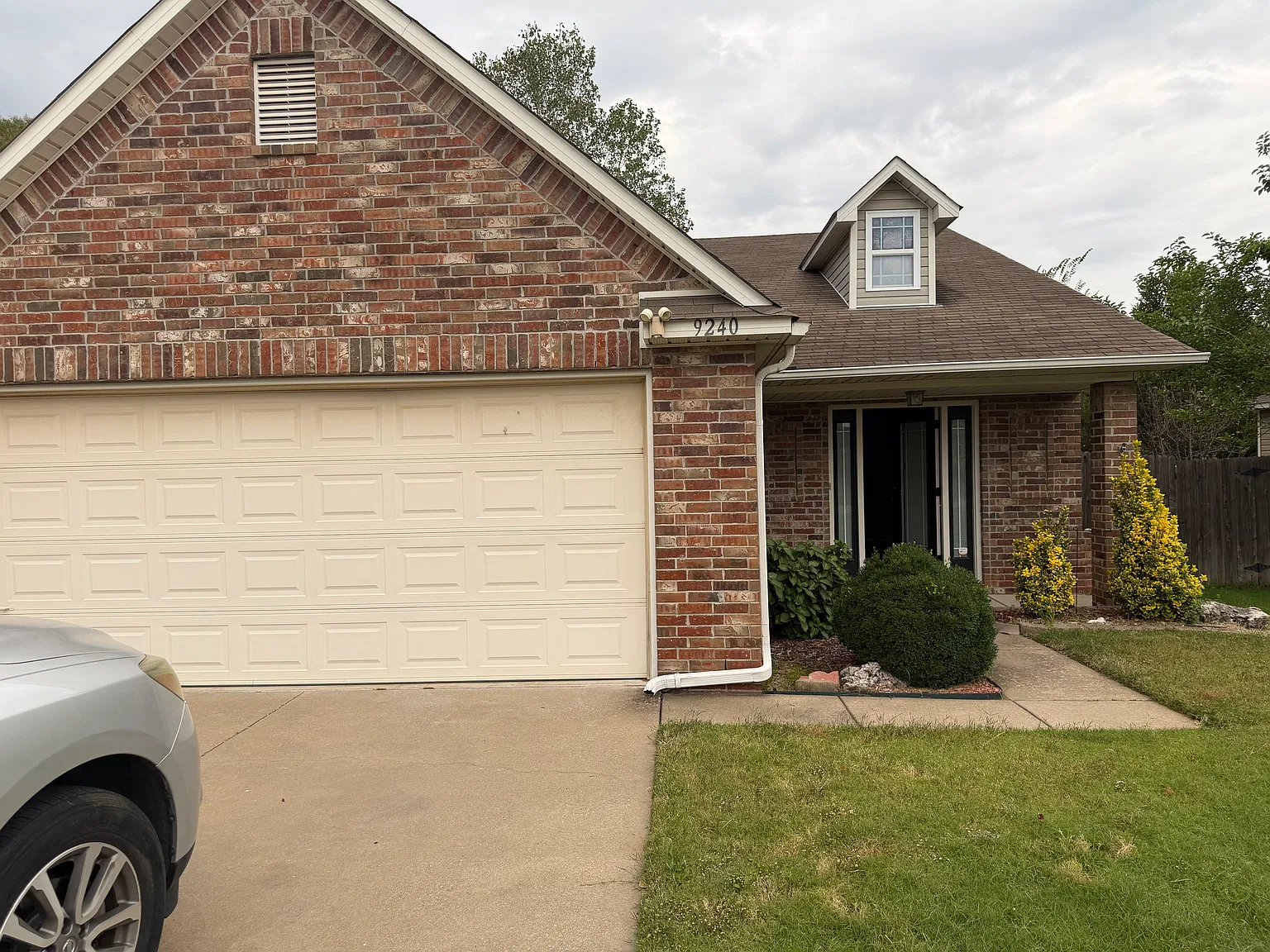 3 bed, 1379 sqft, $1,850 — Photo 1