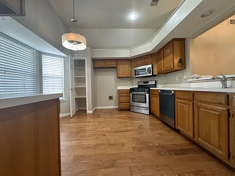 311 Eagle Point — Photo 5