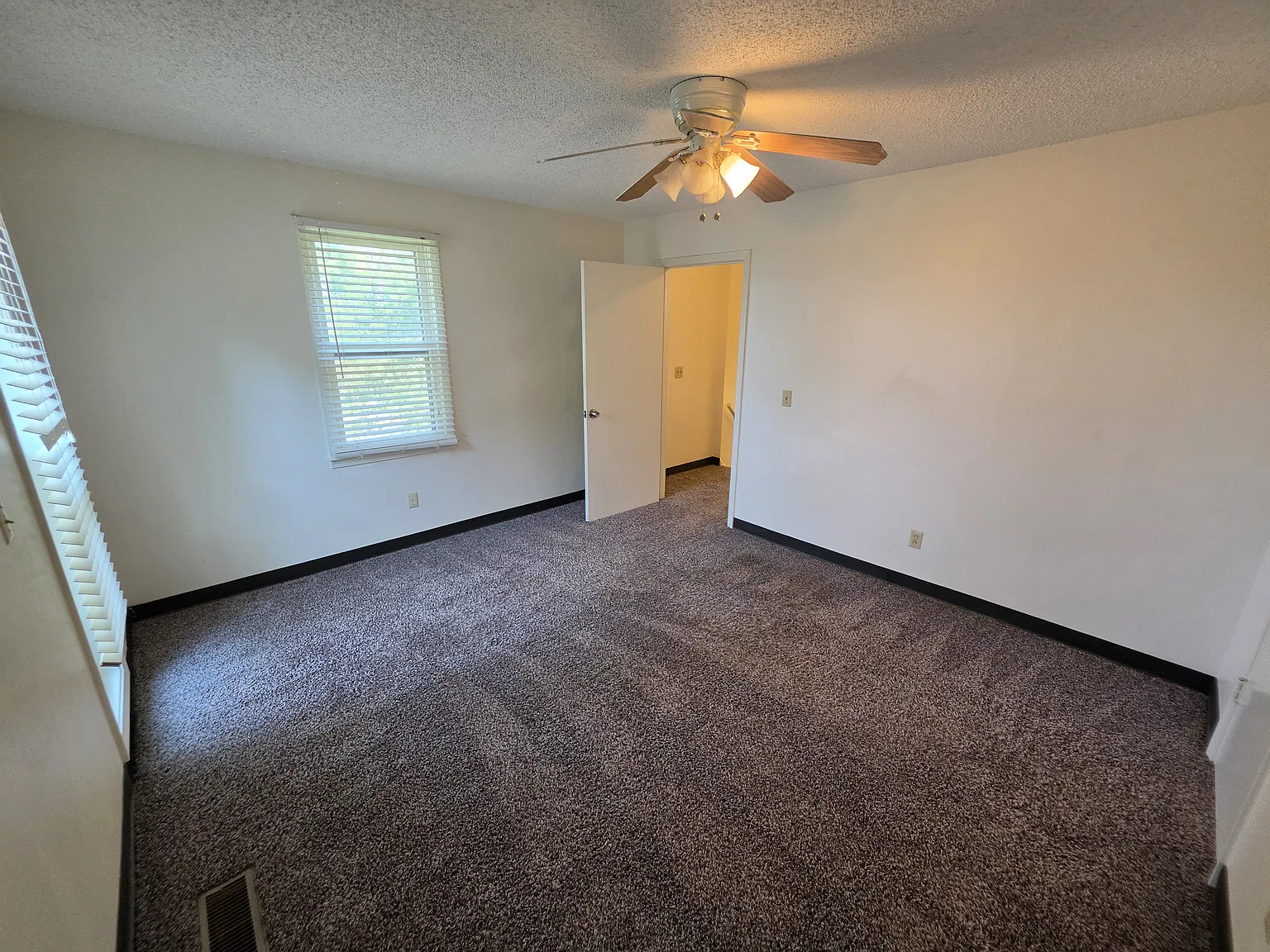 2 bed, 1.5 bath, 970 sqft, $1,950 — Photo 4