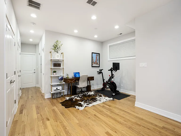 821 W Roscoe St #1 — Photo 37