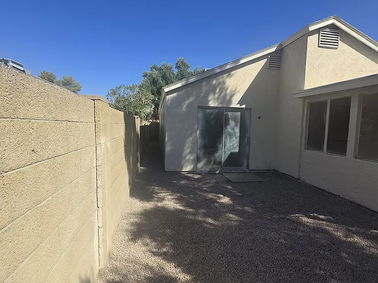 4049 W Camino Del Rio — Photo 32