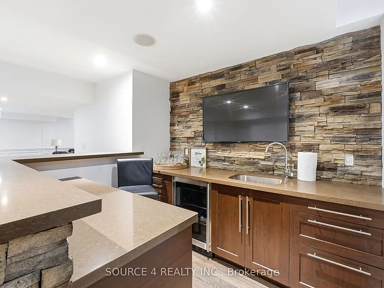 39 Amesbury Dr — Photo 40