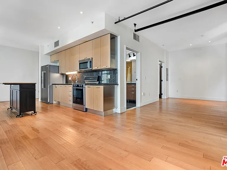 460 S Spring St #512 — Photo 24
