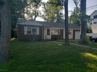 214 Iris Rd, Lakewood, NJ 08701