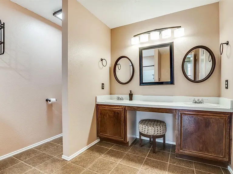 6512 Coral Ln — Photo 10