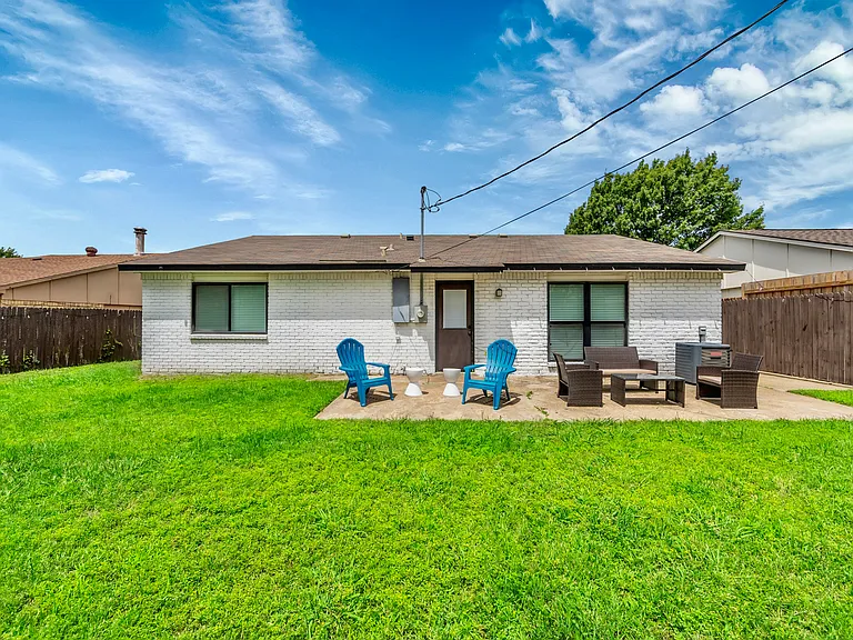 1005 Cambridge Dr — Photo 12