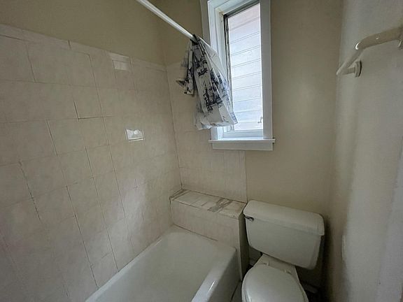 3rd image of 4235 Baltimore Ave Floor 2