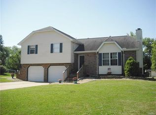 38 Lexington Ln, Highland, IL