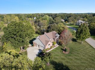 2617 Hartun Dr, Brighton, MI 48114