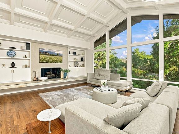 5th image of 1954 Oak View Rd