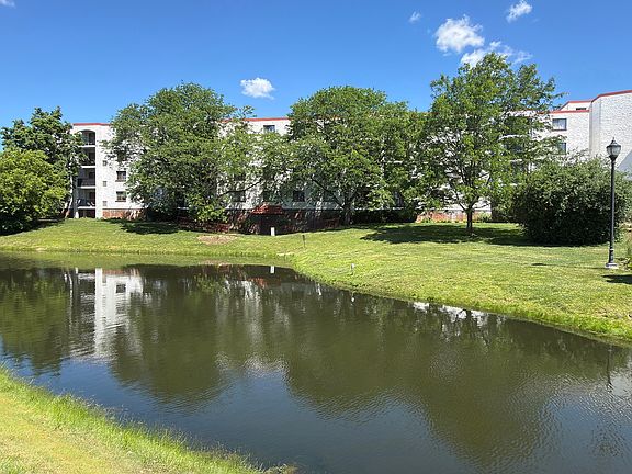 4th image of 350 Plum Creek Dr APT 403