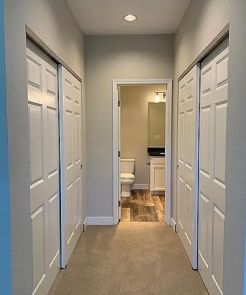 3x2 / 1240 sf - Master bedrm Closets