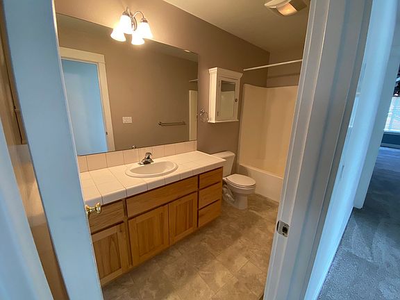 4th image of 20646 SE Hummingbird Ln