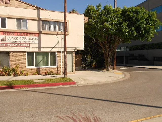 Studio, 396 sqft, $1,695 — Photo 2
