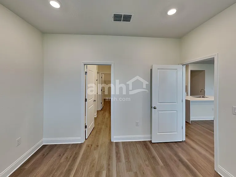 3735 Center Cove Ln — Photo 11