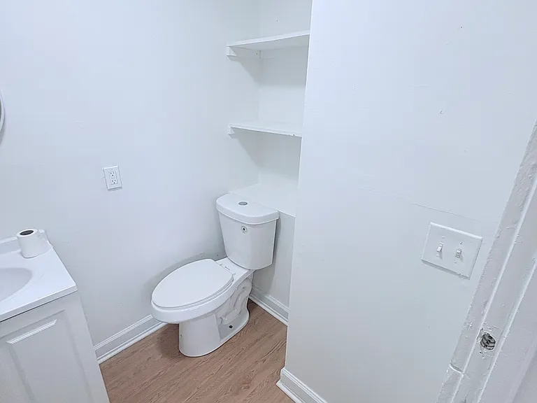 82 Malden St #2R — Photo 5