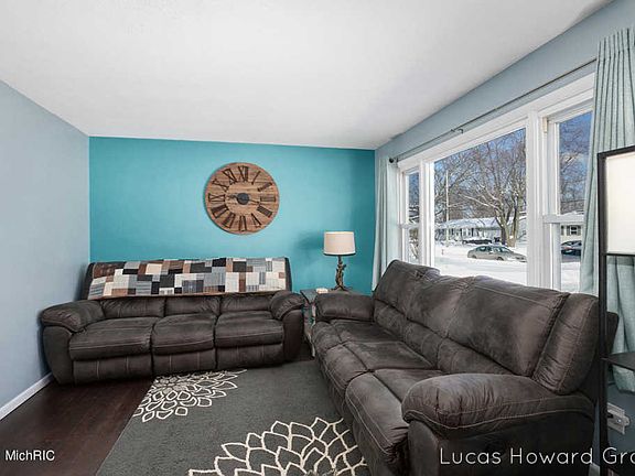 4th image of 5323 Pinebrook Ave SE