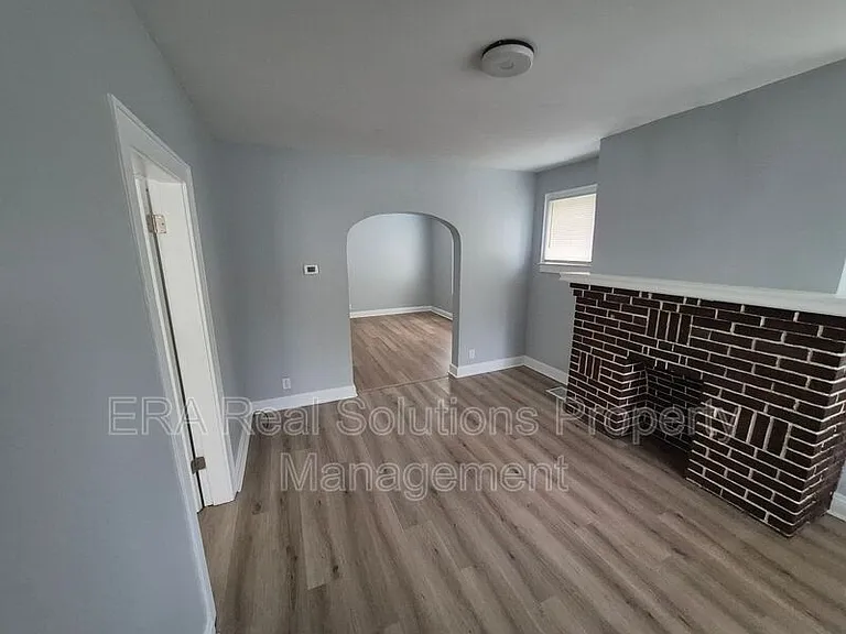 1042 E 14th Ave — Photo 2