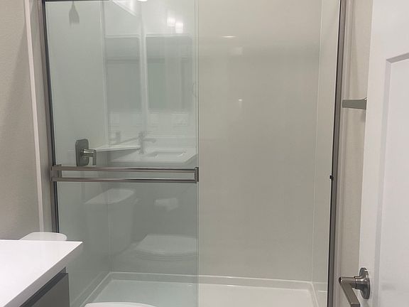 4th image of 600 Oakdale Way