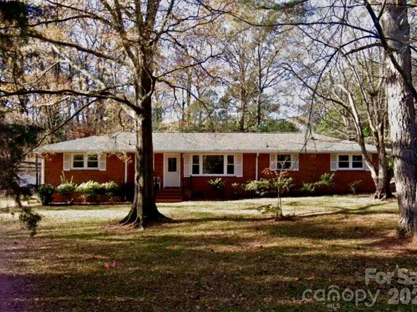 7029 Linda Lake Dr, Charlotte, NC 28215