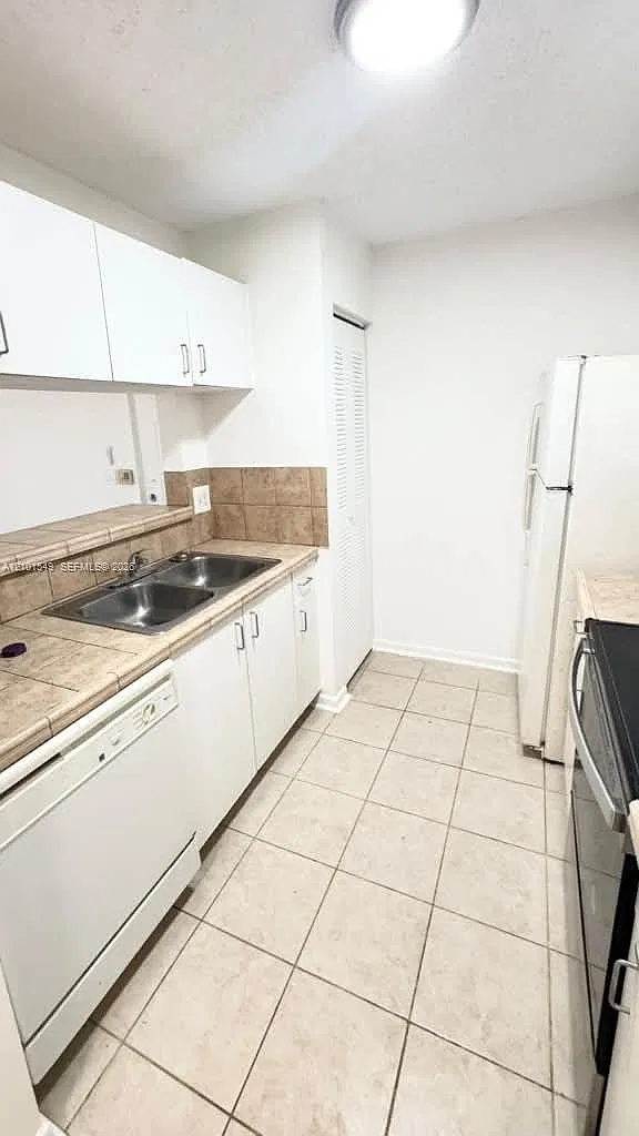 Milano Condo — Photo 1