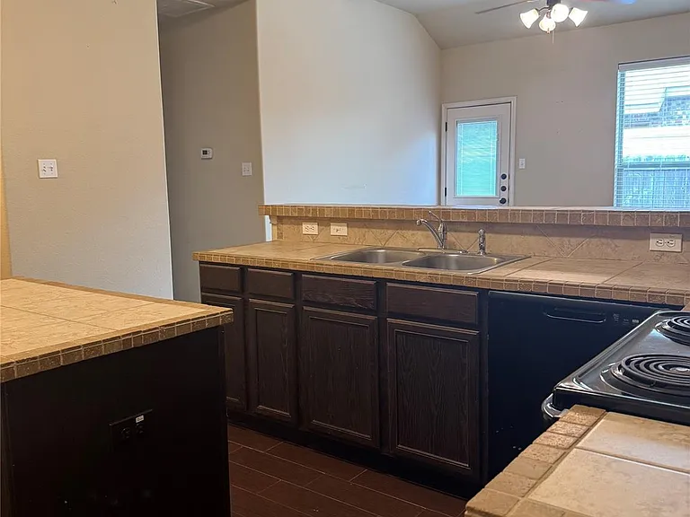 1112 Brendon Lee Ln — Photo 16