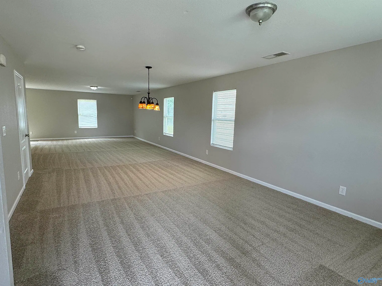 3 bed, 2.5 bath, 2200 sqft, $1,550 — Photo 2