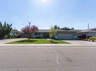2631 W Royal Oaks Drive W, Visalia, CA 93277