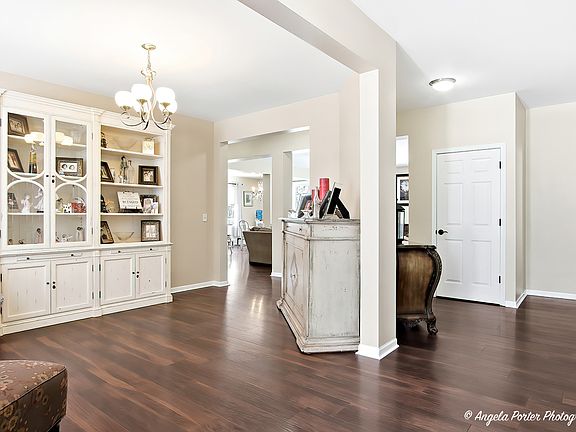2nd image of 1906 Hillside Ln