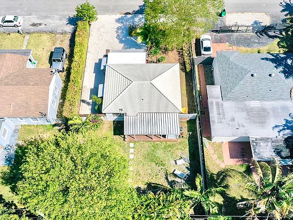 2nd image of 402 NW 102nd St