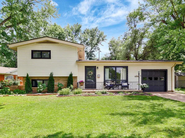 1359 N El Paso Dr, Derby, KS 67037