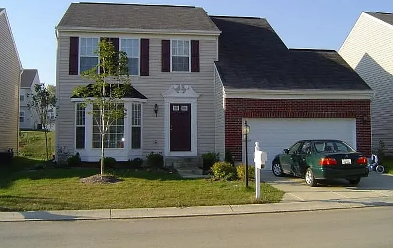 3 bed, 2.5 bath, 2732 sqft, $2,500 — Photo 1